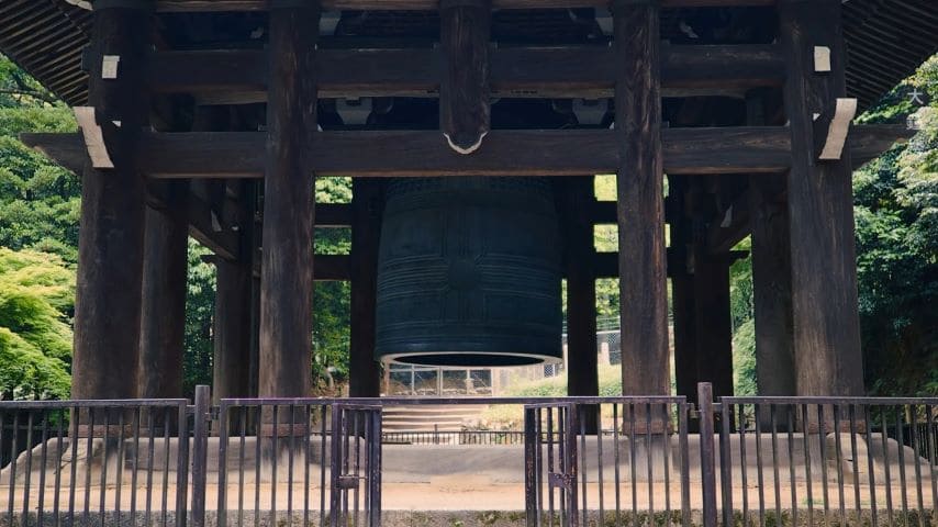 The grand bell at Chion-in - Chuông đồng chùa Chion-in