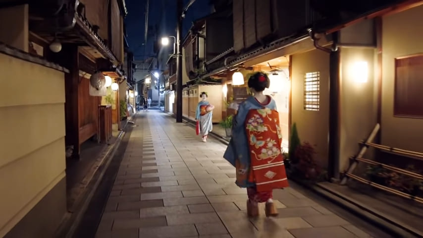 Maiko on her way to work