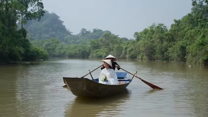 Boat on Yen Stream