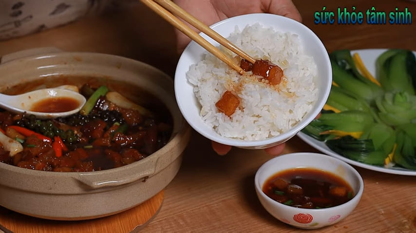 Cold Rice and caramelized fish sauce, cơm nguội