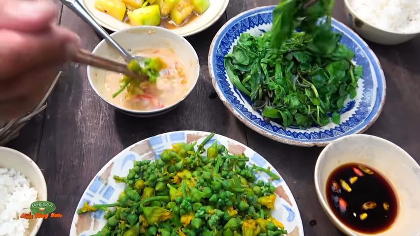 Hot rice, steamed veggies