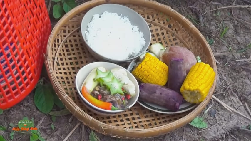 Rice eaten on the rice field