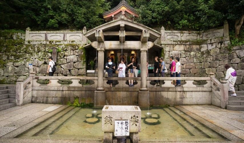 Otowa no taki,  the sacred water fountain 