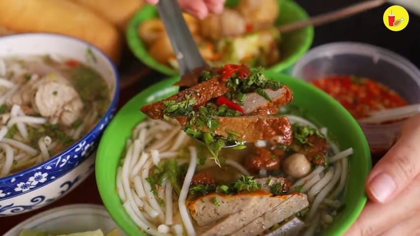 Phan Thiet fish cake soup, bánh canh chả cá