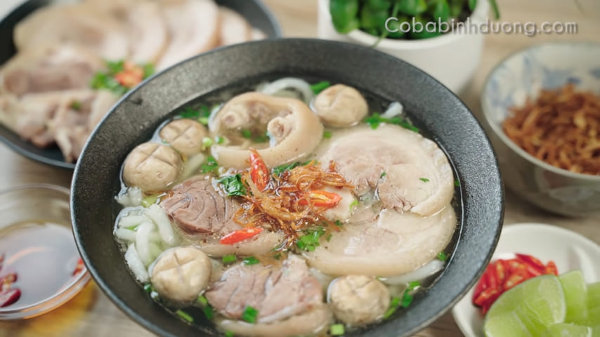 Pork trotter cake soup