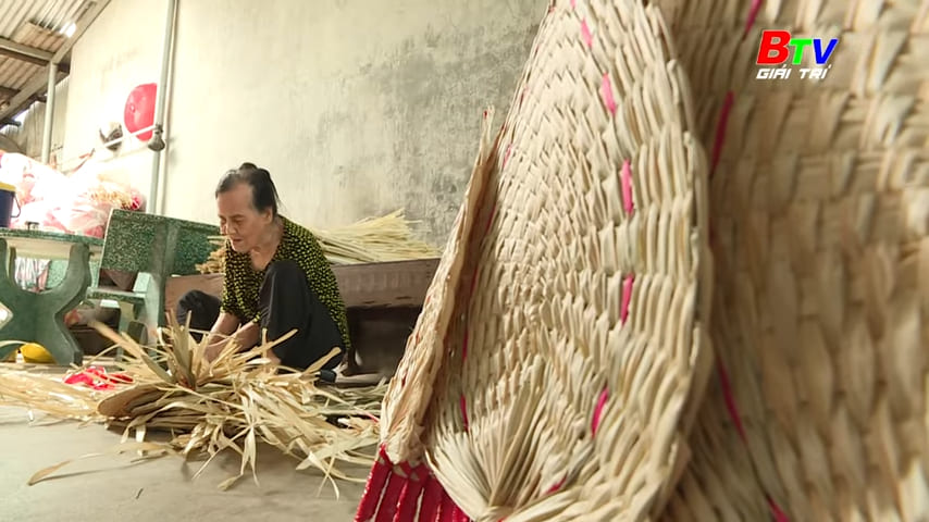 Banyan leaf fans