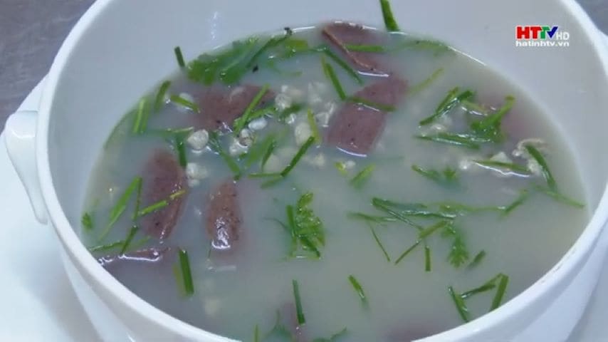 Bánh đúc with clam soup