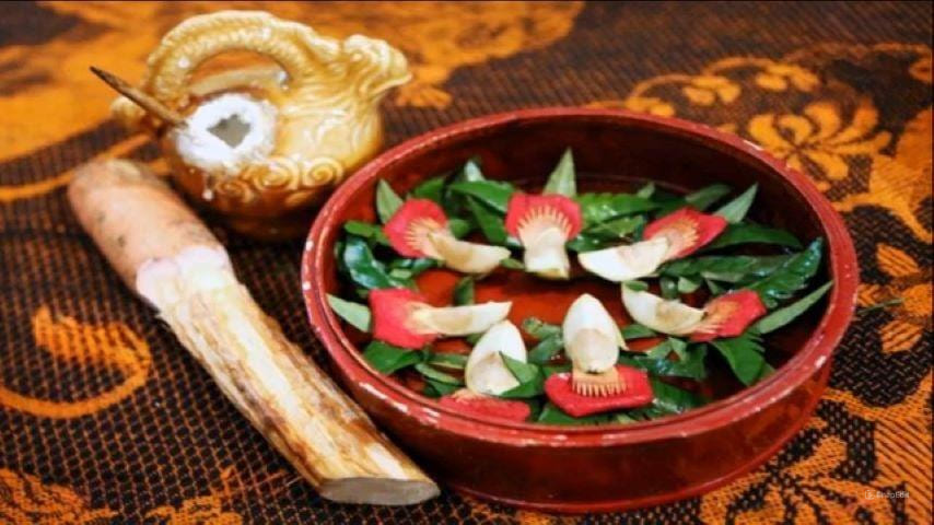 A lime pot and betel leaves