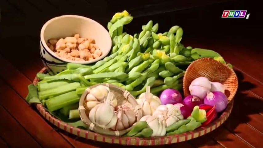 Ingredients for stir-fried yellow velvetleaf