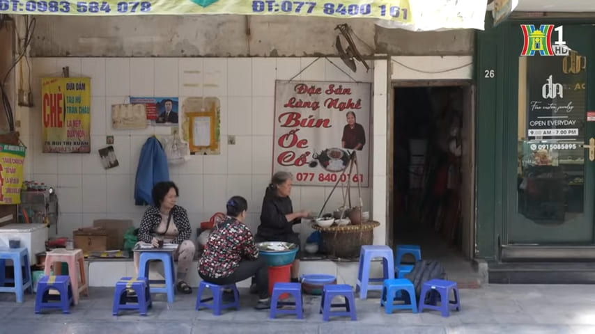 Ms. Lan’s stall on Bui Thi Xuan street