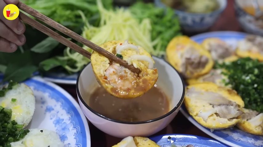 bánh căn và mắm, Grilled rice cakes with fermented fish sauce