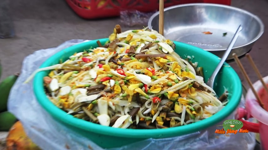 Pickled sesbania flowers