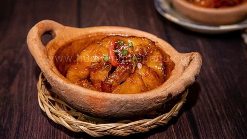 Braised fish in clay pot