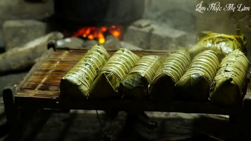 Bánh tét rest by the pot