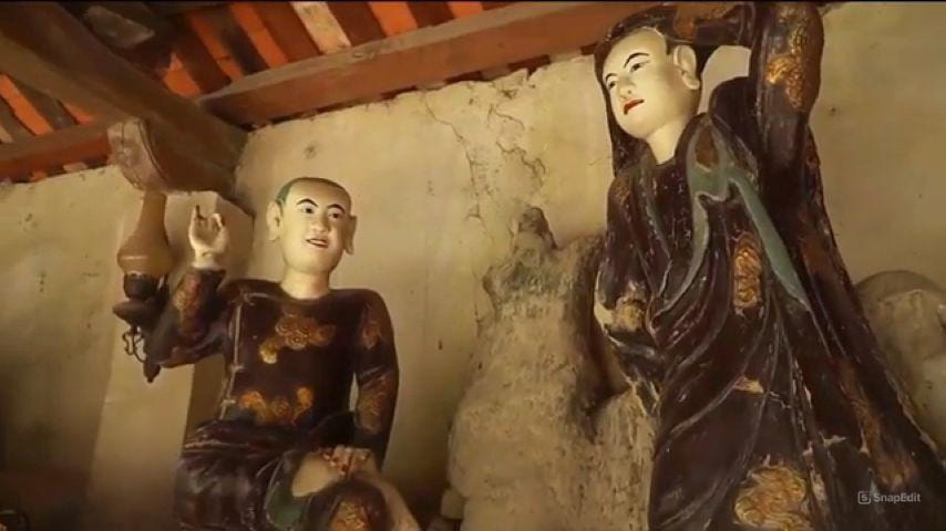 Clay statues in Nôm village