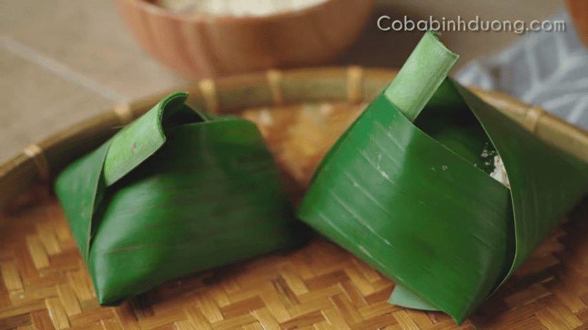 Corn sticky rice packs with pandan strips