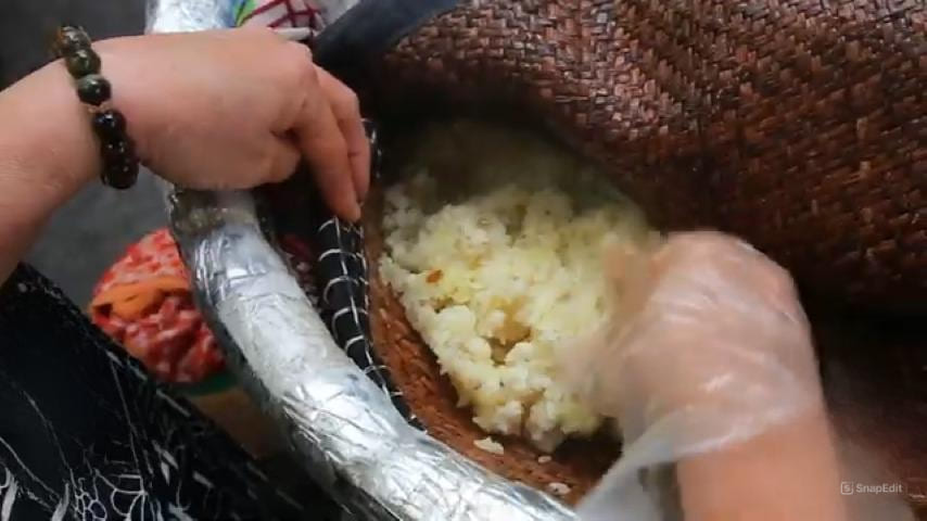 Xôi lúa in its woven basket