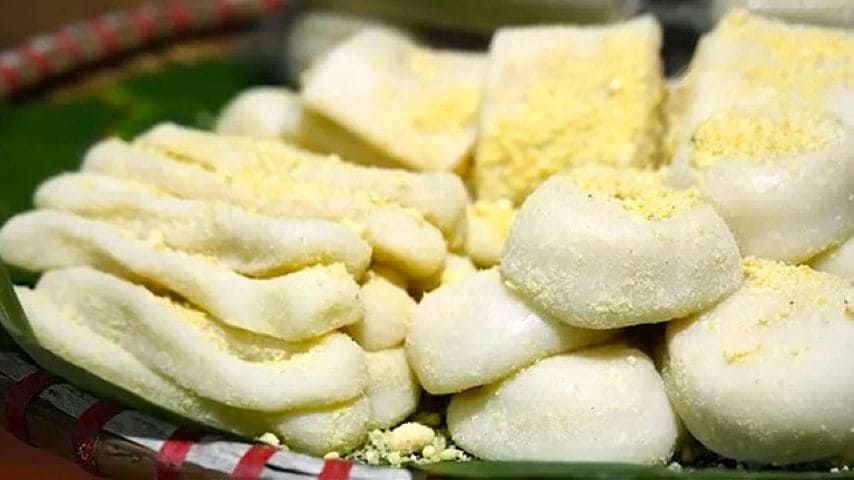 Gàu village’s round sticky cake