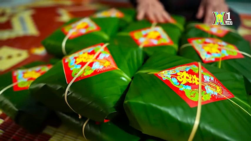 Emerald Quán Gánh packs of round sticky cakes