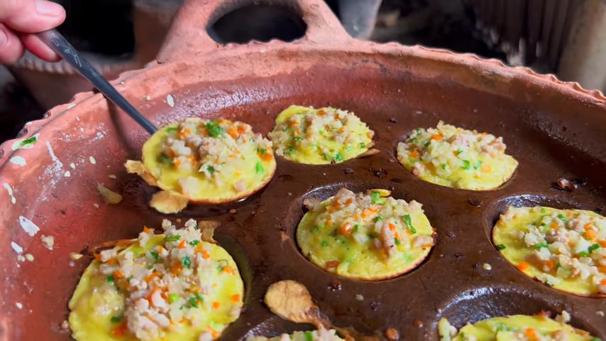 Southwestern cake bánh khọt