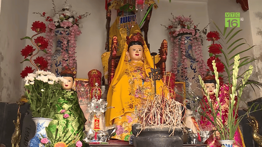 Altar of Nguyễn Thị Tần, Nguyễn village